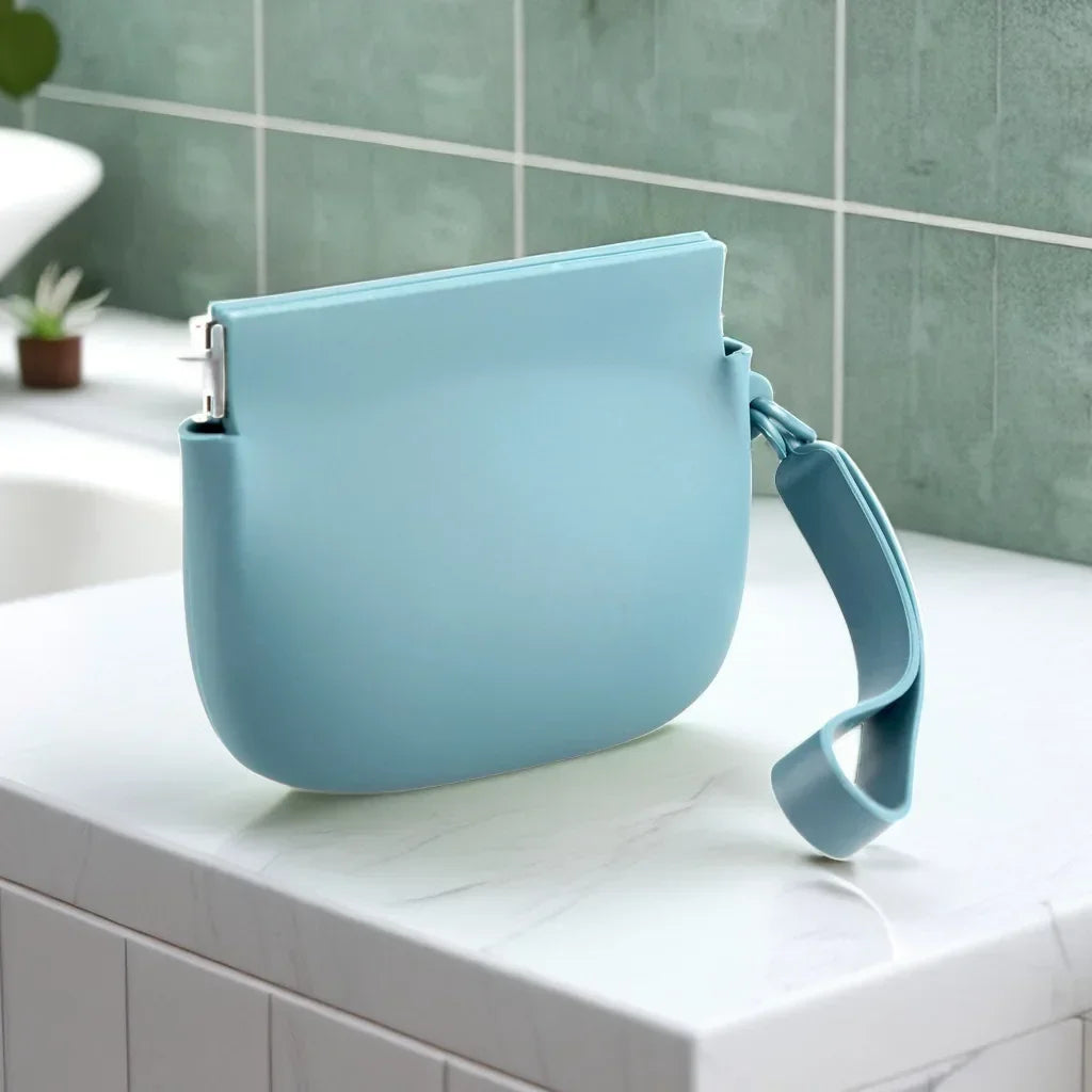 Hoopreety Silicone Dog Treat Bag Auto Close Portable Snack Pouch
